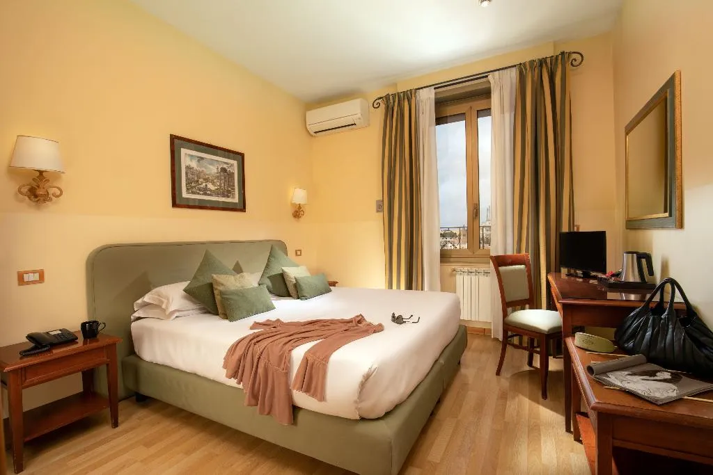 Double or Twin STANDARD Room, Hotel Colosseum, Rome