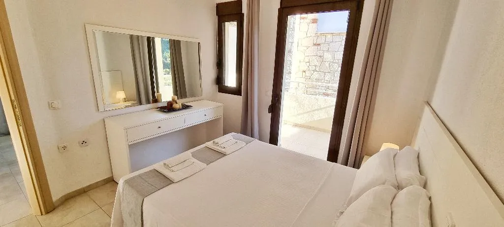 APARTMENT OCEAN VIEW TWO BEDROOMS Room, Bungalow White Apartments and Suits, Halkidiki
