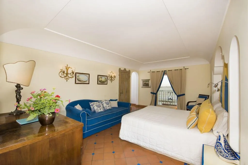 Double or Twin KING SIZE BED Room, Punta Regina, Naples