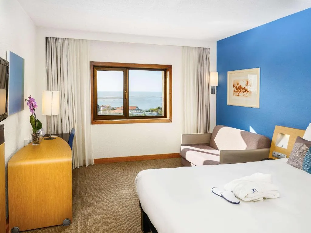 DOUBLE EXECUTIVE SEA VIEW Room, Novotel Porto Gaia, Porto