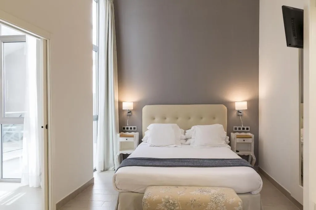Room, Puerta Catedral Vinuesa15, Seville