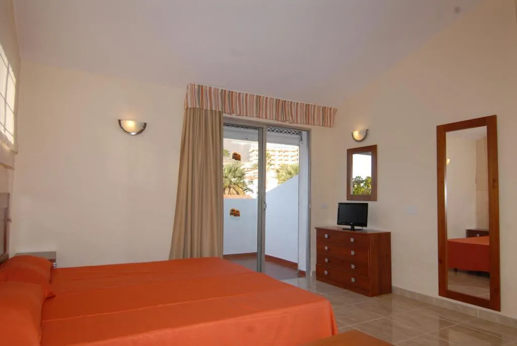Room, Paradero II, Tenerife
