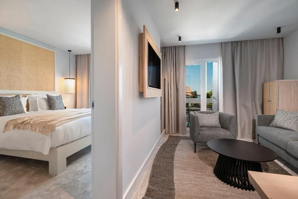 JUNIOR SUITE SEA VIEW WITH BALCONY Room, Beach Bay Hvar Hotel, Split