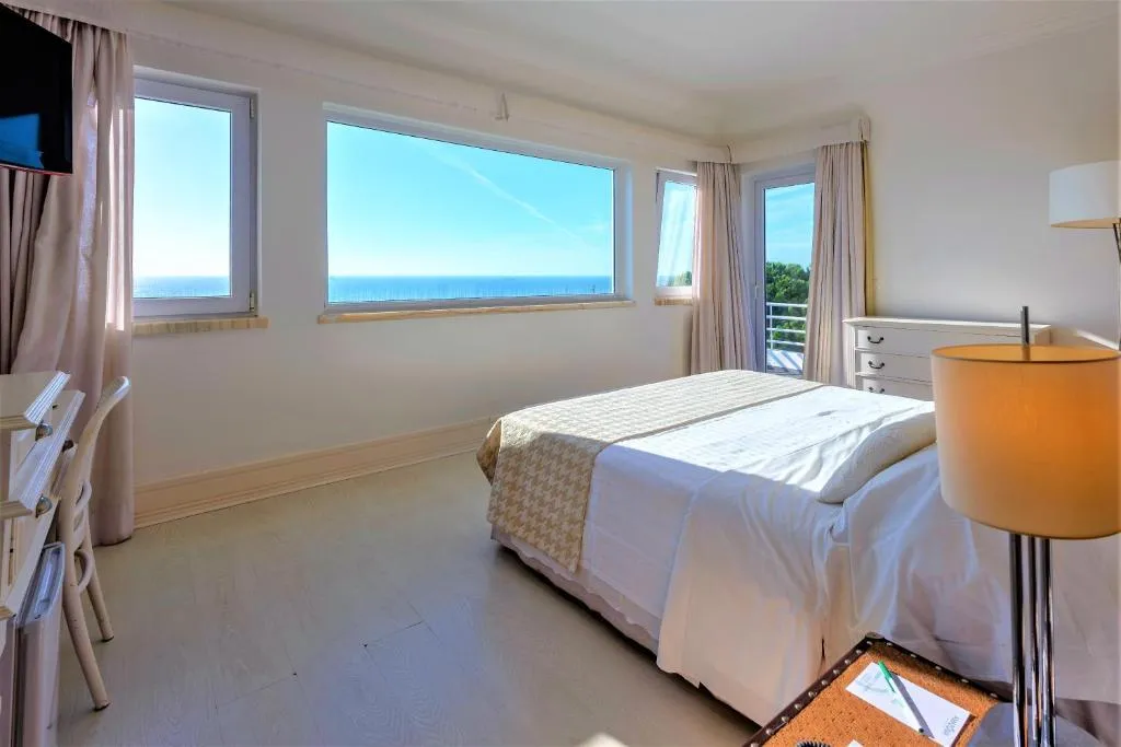 DOUBLE DELUXE SEA VIEW Room, Amazonia Estoril Hotel, Lisbon