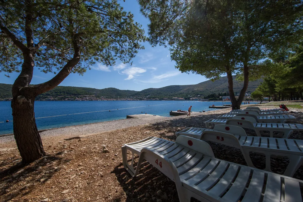 Beach, Issa, Split
