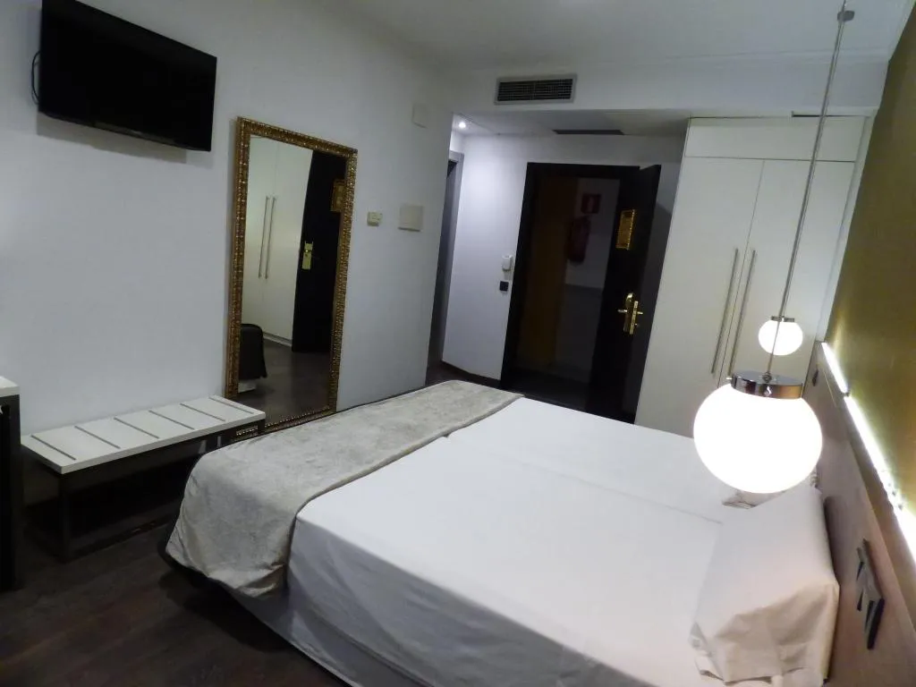 Room, Moderno, Barcelona