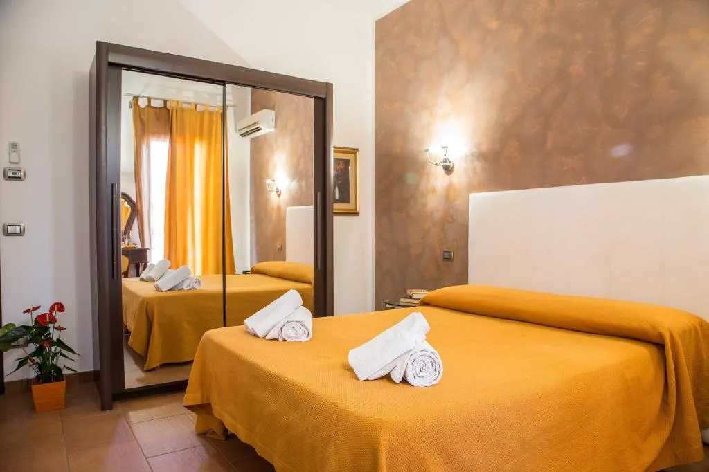Room, Antichi Ricordi, Catania