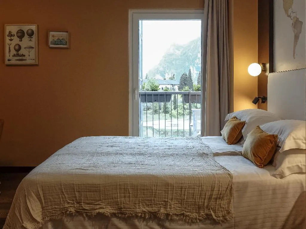 DOUBLE SUPERIOR Room, Luise, Milan