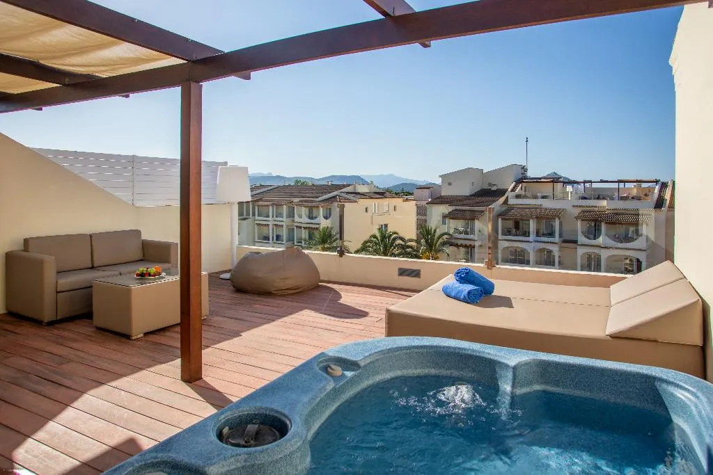 APARTMENT WITH TERRACE Room, Zafiro Bahia, Majorca