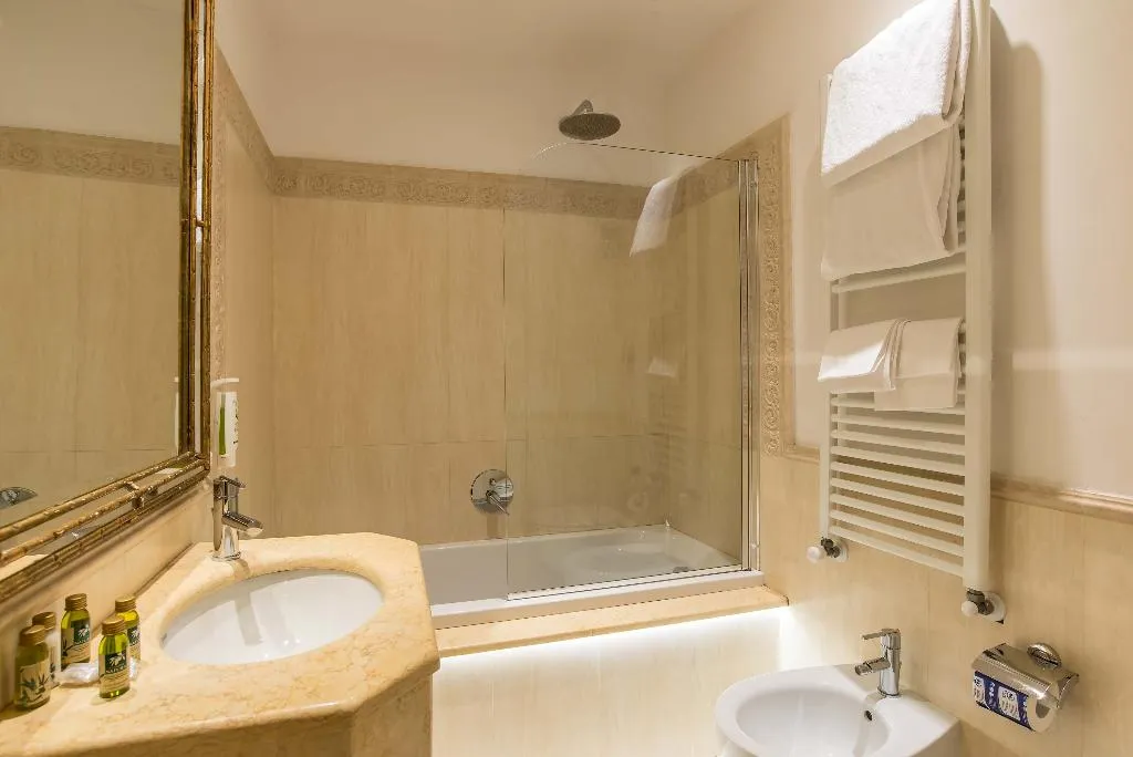 TRIPLE STANDARD Room, Atlantic Palace, Florence