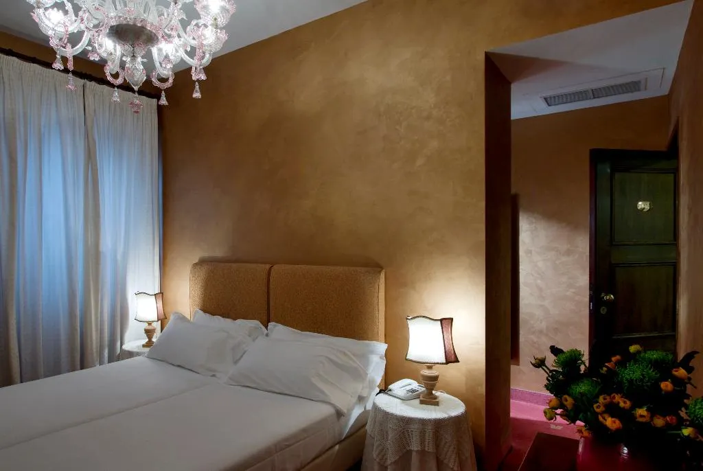 Double or Twin STANDARD Room, Columbia, Rome