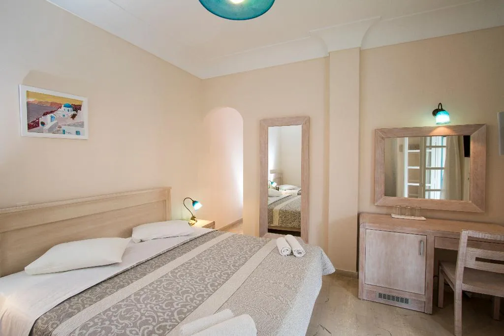 QUADRUPLE STANDARD Room, Andreas Aparthotel, Santorini