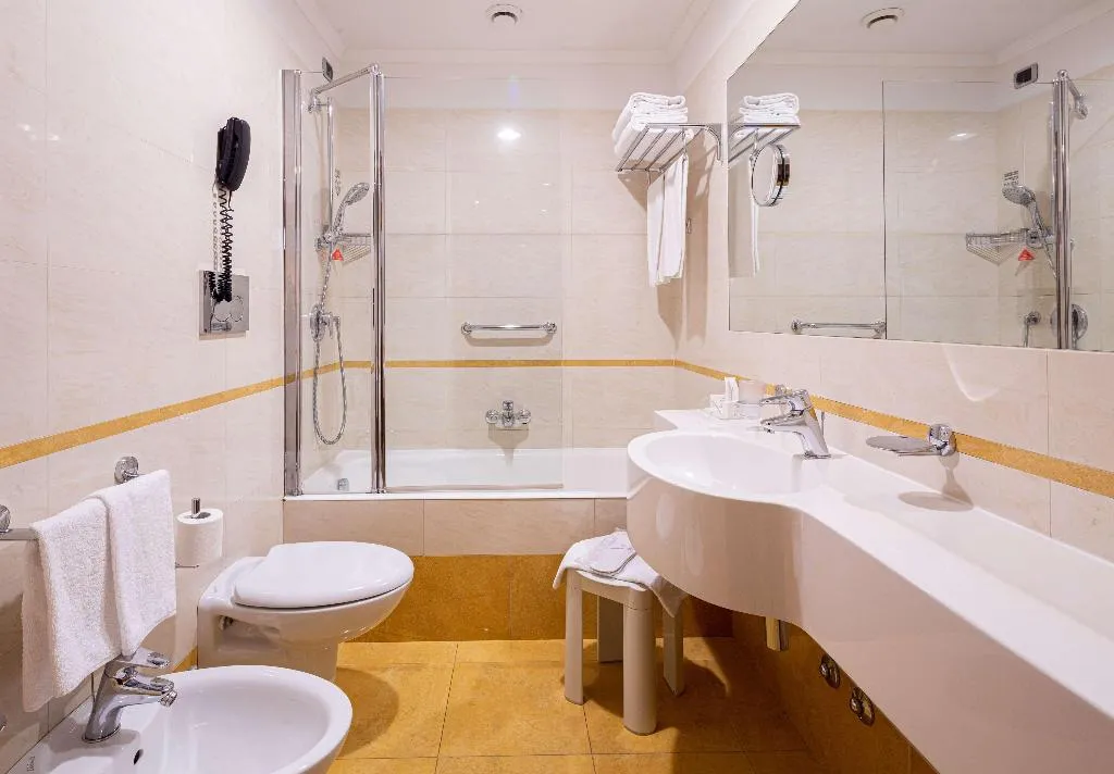 DOUBLE SUPERIOR Room, UNA HOTELS Galles Milano, Milan
