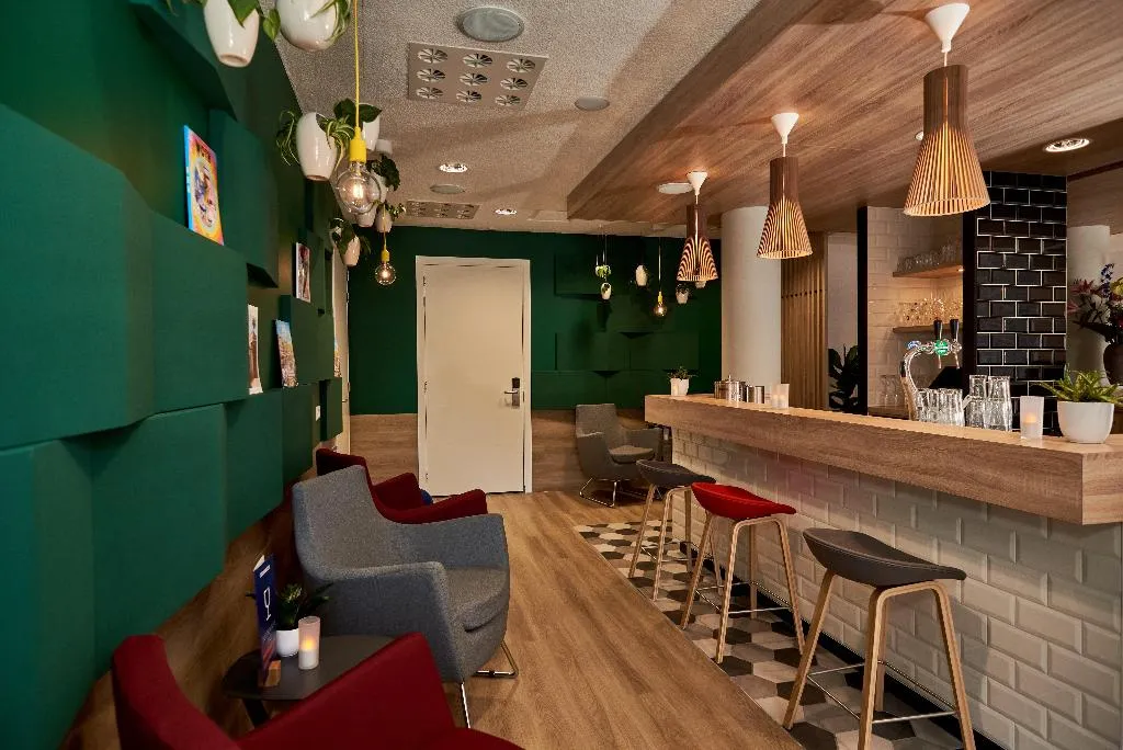 Bar, Holiday Inn Express Amsterdam - City Hall, Amsterdam