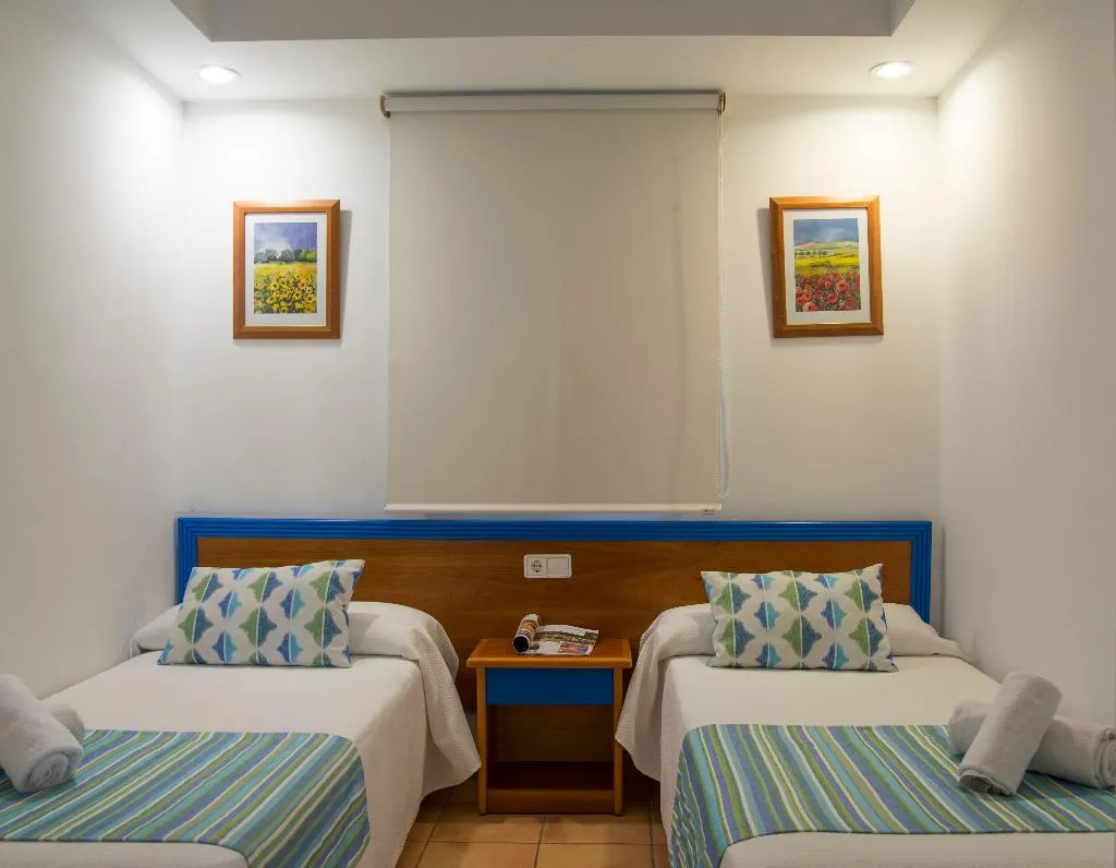 VILLA THREE BEDROOMS WITH AIR CONDITIONING Room, Amarillas, Menorca