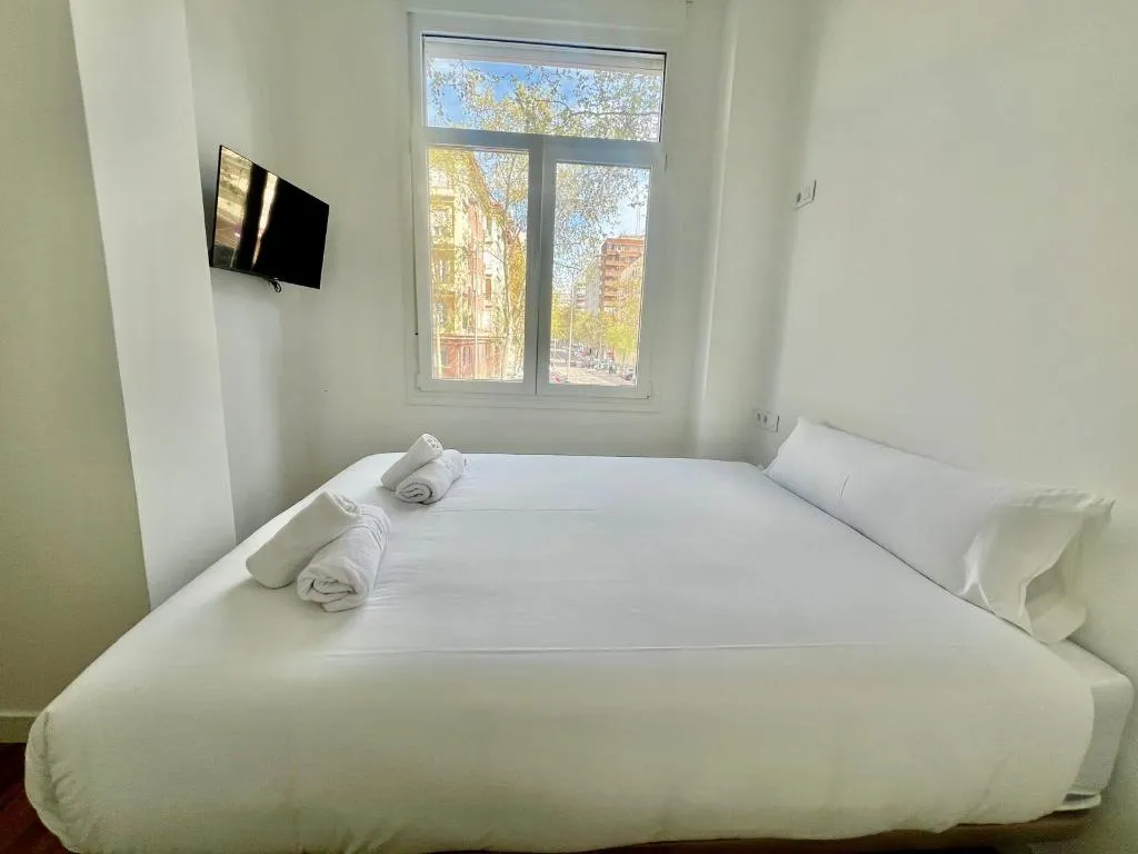 DOUBLE STANDARD Room, Hostal Bernabeu, Madrid