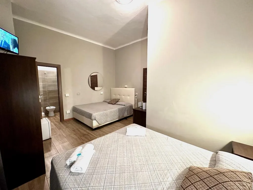 TRIPLE STANDARD Room, Hotel Golden Milano, Milan