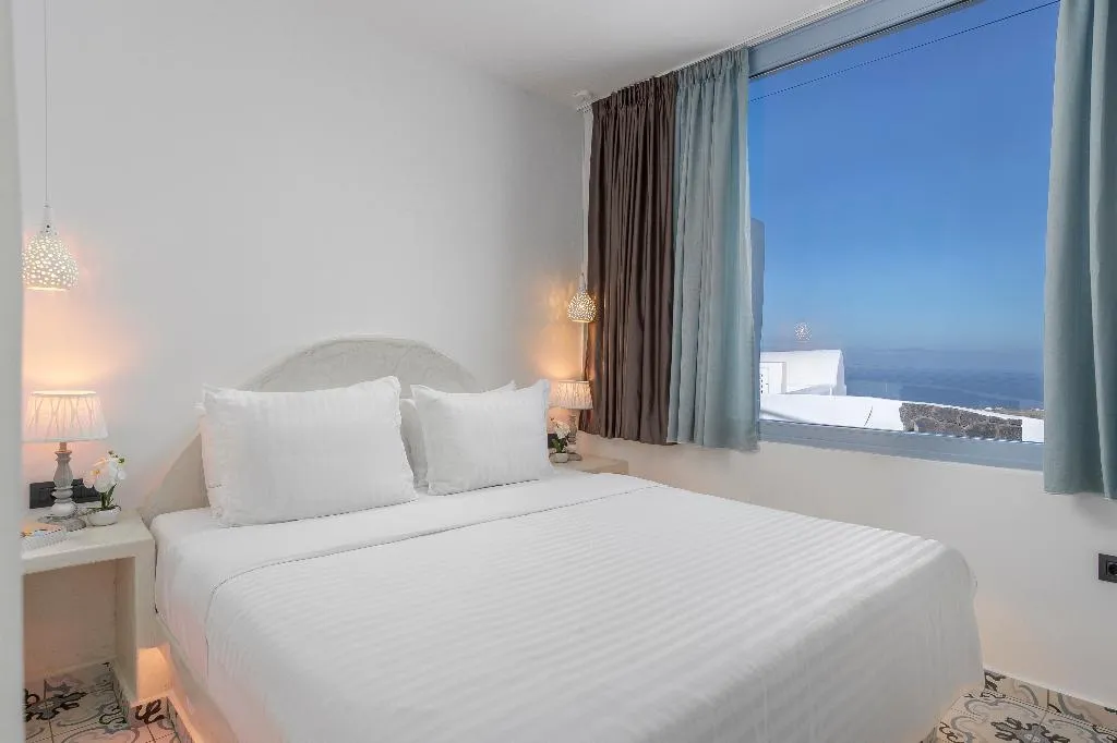 SUITE WITH JACUZZI Room, Sole D'Oro Luxury Suites, Santorini