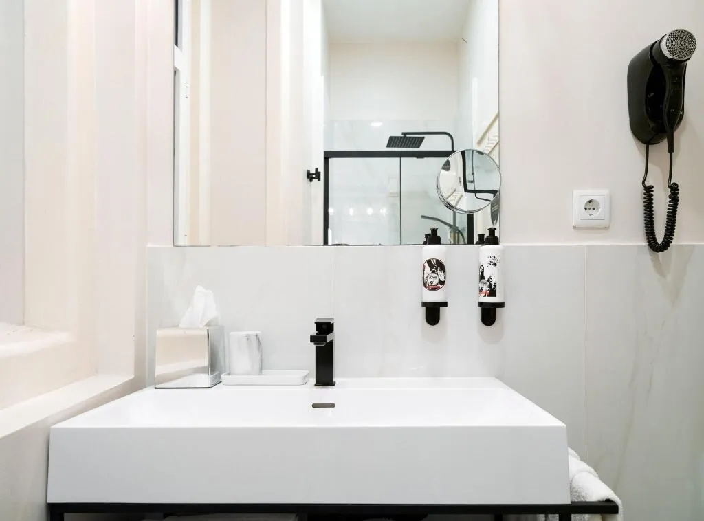 TWIN TWO BEDS Room, The Art Inn Lisbon, Lisbon