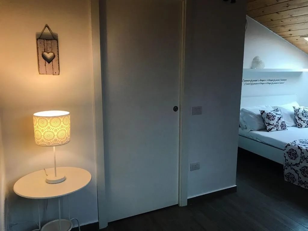 Room, Na Bona Nuttata, Naples