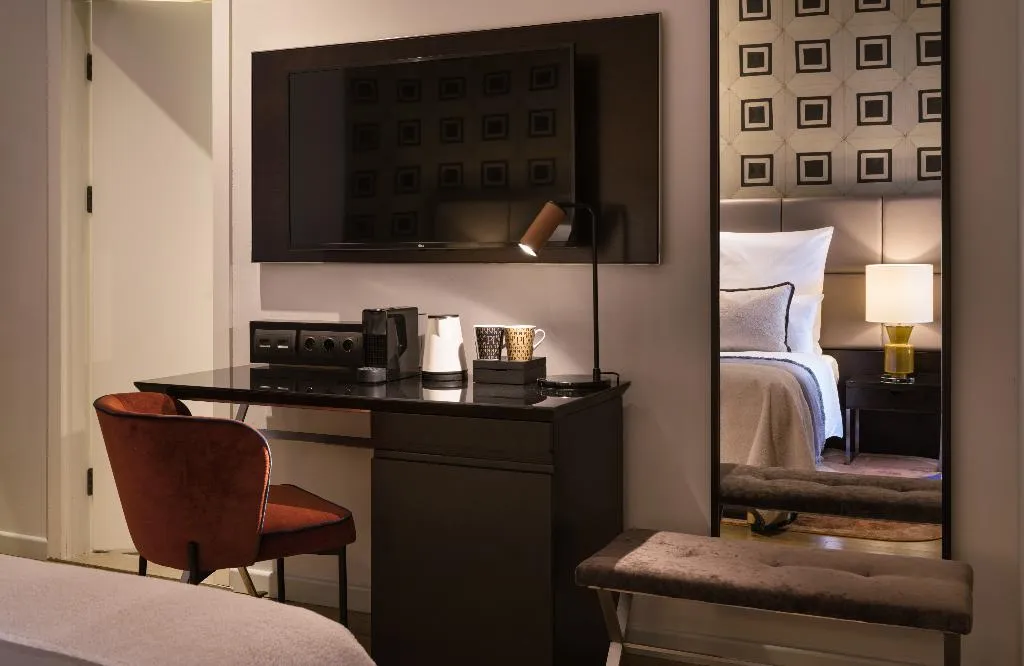 JUNIOR SUITE CAPACITY 2 Room, The Posthouse Berlin – Leonardo Limited Edition, Berlin