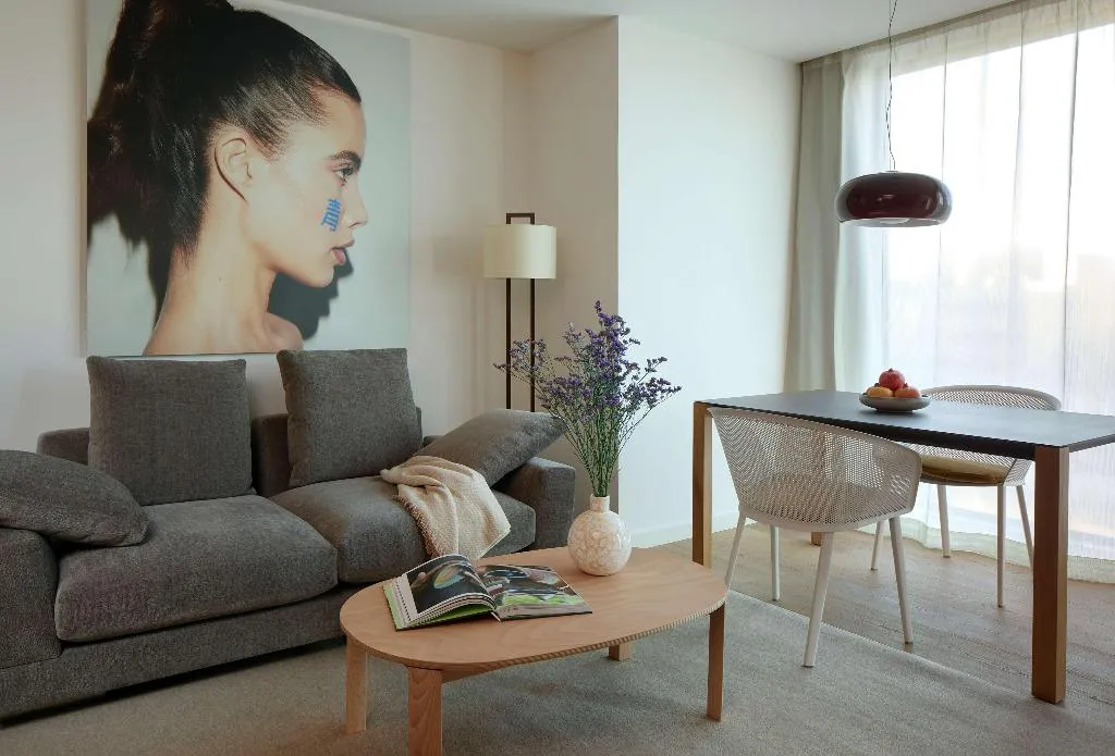 SUITE WITH JACUZZI Room, ME Barcelona, Barcelona