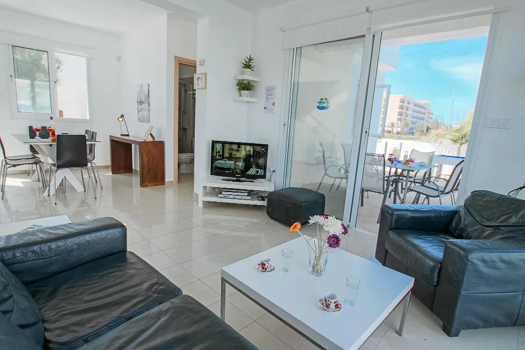 VILLA THREE BEDROOMS WITH PRIVATE POOL Room, Flouressia Gardens, Cyprus