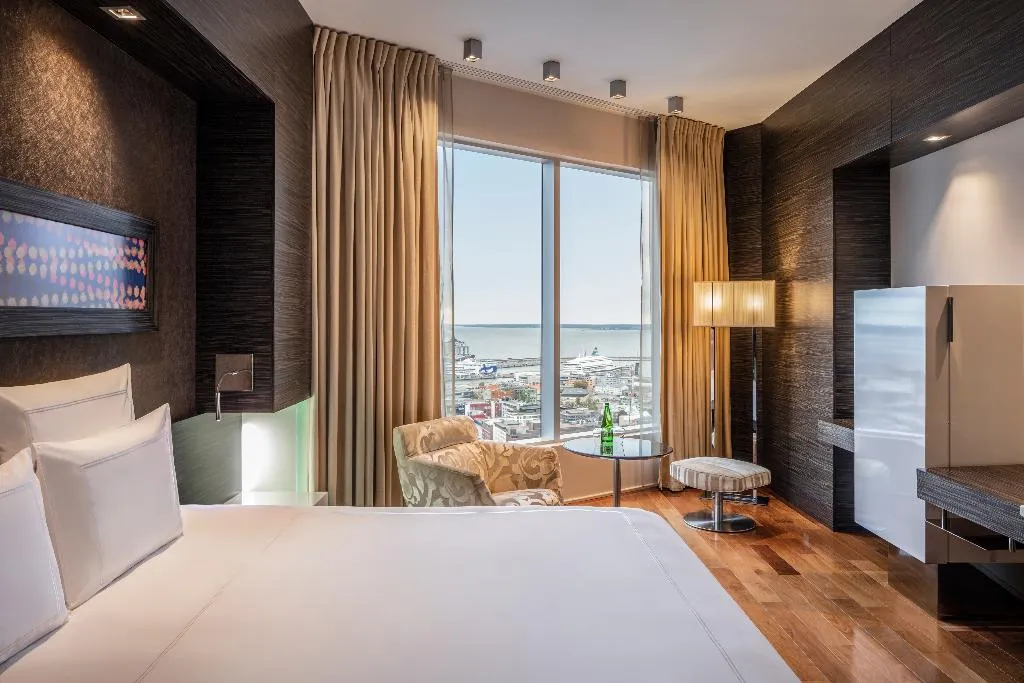 Room EXECUTIVE KING BED Room, Swissotel Tallinn, Tallinn