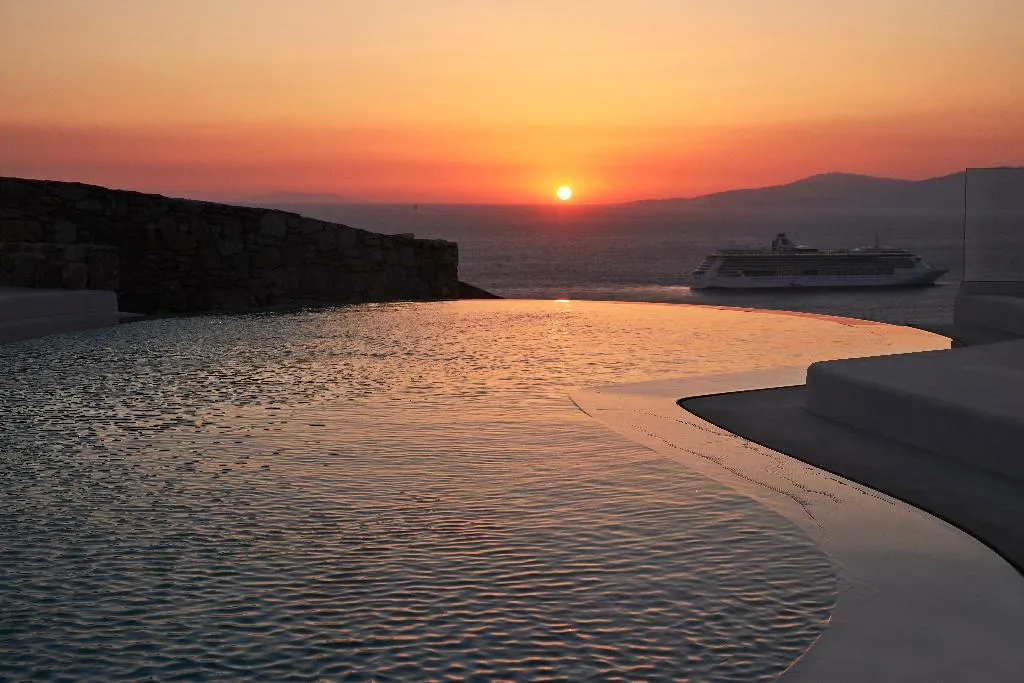 SUITE SUPERIOR WITH PRIVATE POOL Room, Lovia Mykonos, Mykonos