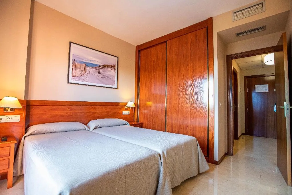 APARTMENT CAPACITY 6 TWO BEDROOMS Room, Ilunion Miramar, Costa Del Sol