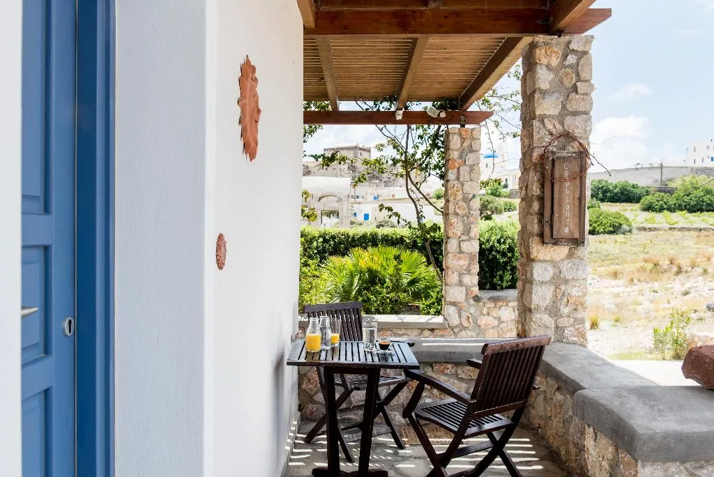 VILLA WITH PRIVATE POOL Room, Earino Suites and Villas, Santorini