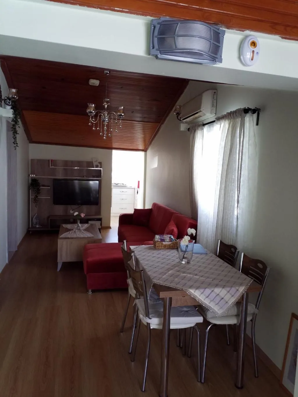 Room, Kamelya, Dalaman