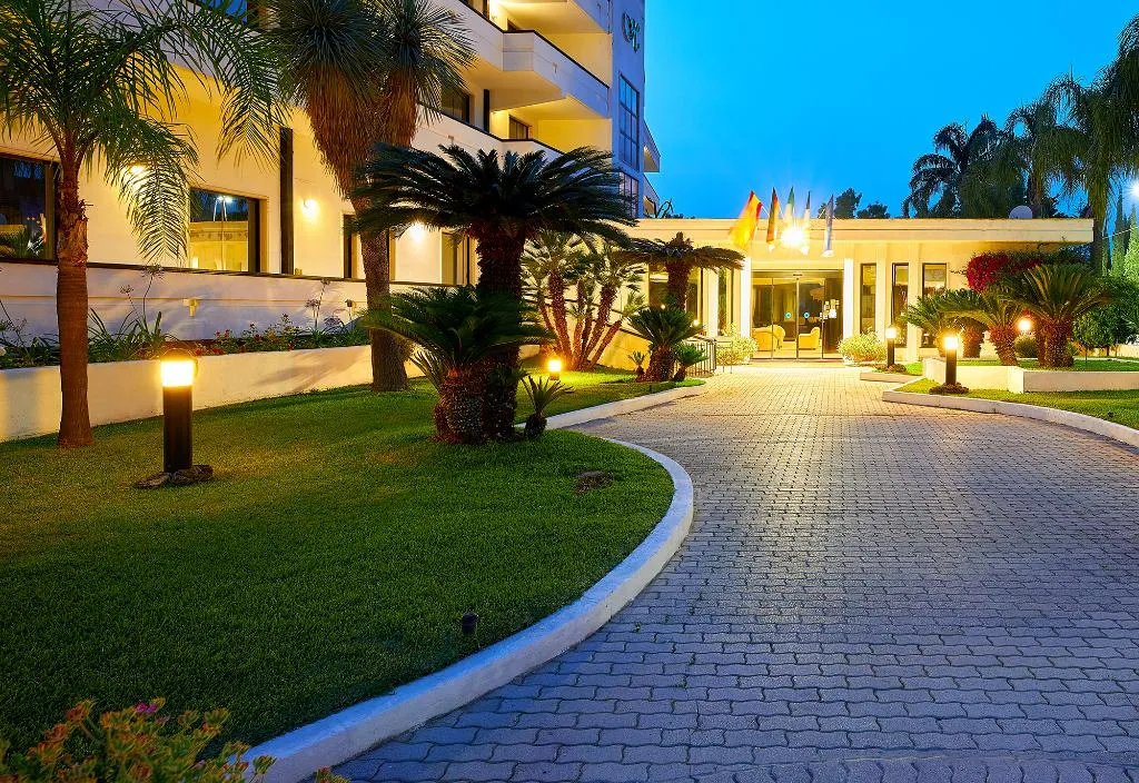 Lobby, Clorinda, Naples