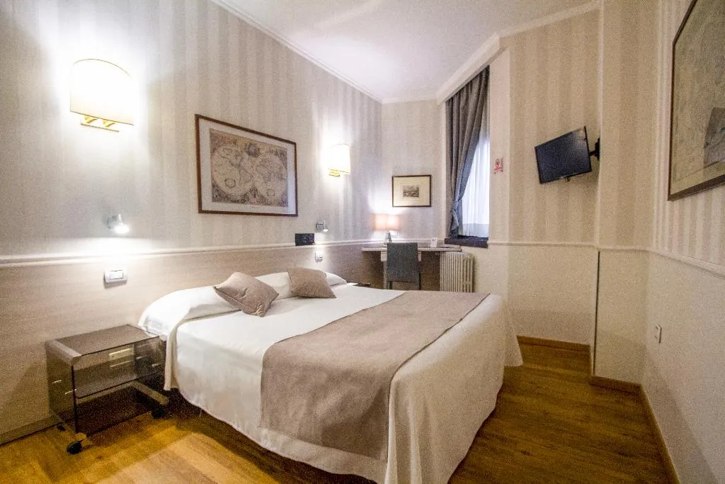 Double or Twin STANDARD Room, Flora, Milan