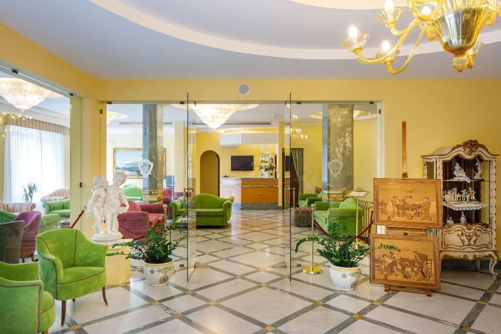 Lobby, Zi' Teresa, Naples