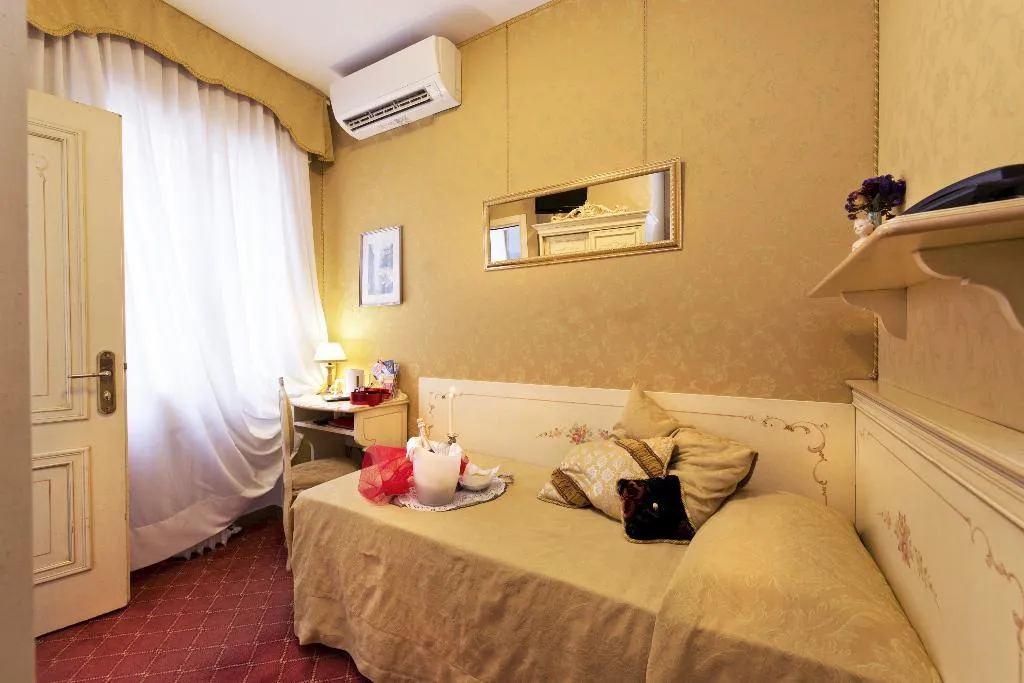 SINGLE STANDARD Room, Mignon, Venice