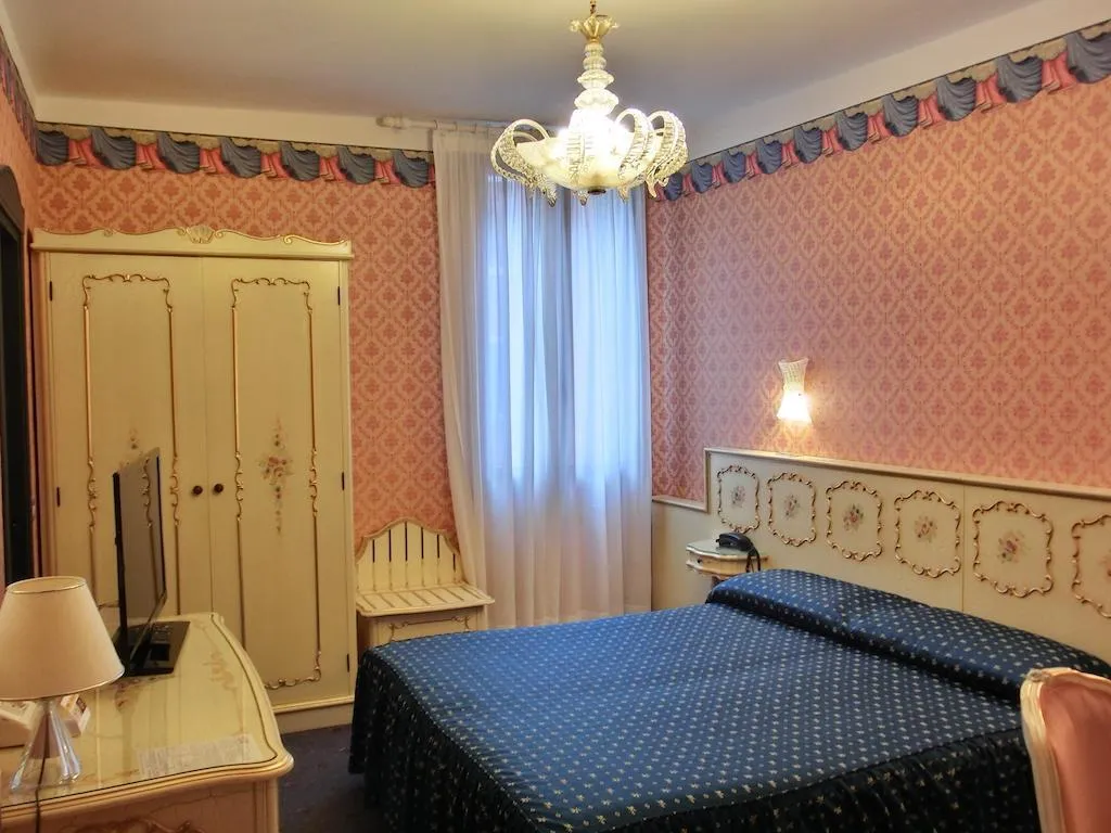 TWIN STANDARD Room, Hotel Diana, Venice