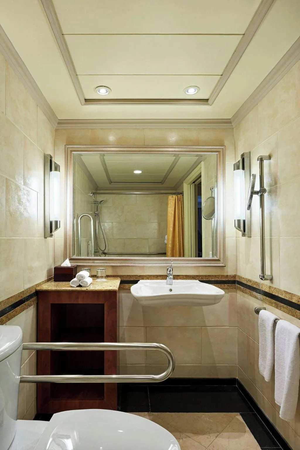 QUADRUPLE DELUXE TWO DOUBLE BEDS Room, Cairo Marriott hotel & Omar Khayyam Casino, Cairo