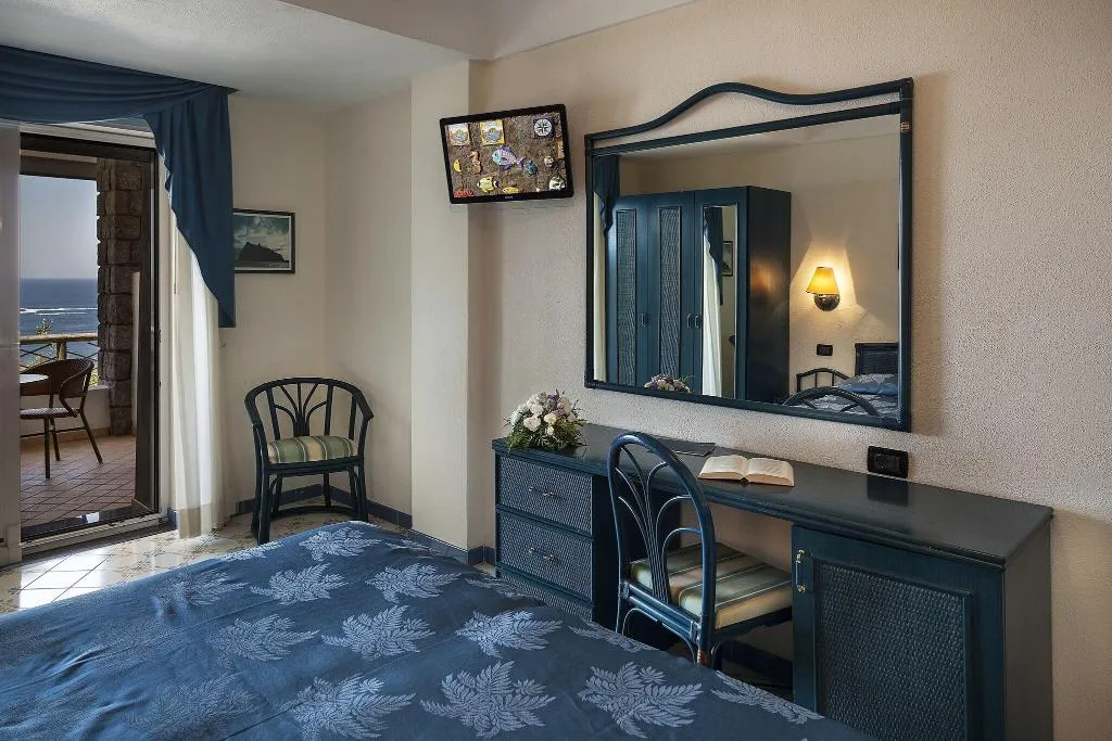 TWIN COMFORT SEA VIEW Room, Sorriso Thermae Resort & Spa, Naples