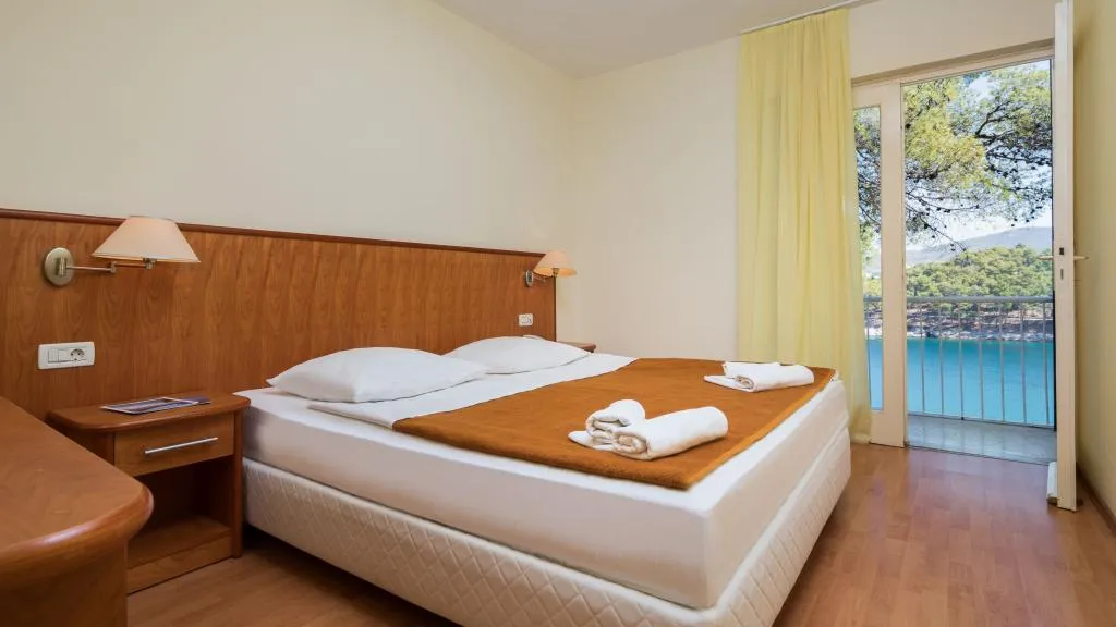 Room CLASSIC TWO DOUBLE BEDS Room, Fontana Resort, Split