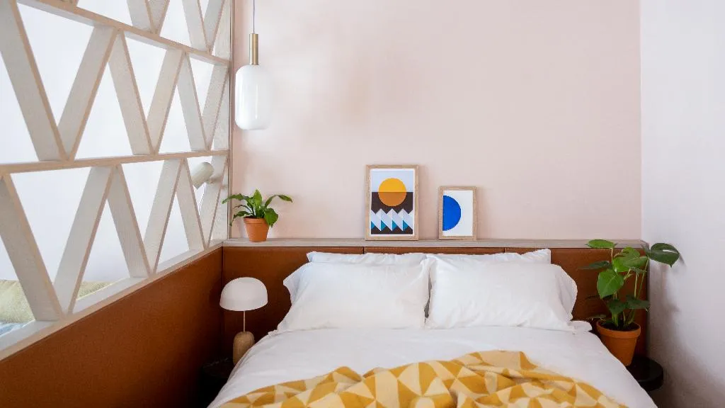 STUDIO ONE BED Room, Zanzibar Locke, Ha'Penny Bridge, Dublin