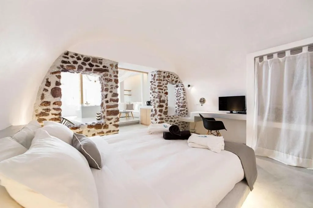 SUITE SUPERIOR WITH DOUBLE BED Room, Oia Vista House, Santorini