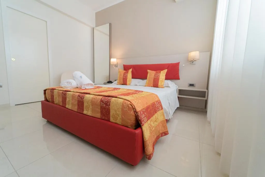 Double or Twin STANDARD Room, Hotel San Pietro, Naples