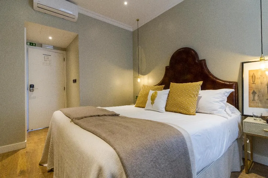 Double or Twin STANDARD Room, Bairro Alto Suites, Lisbon