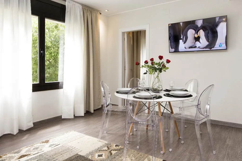 APARTMENT THREE BEDROOMS TWO BATHROOMS Room, Mercedes Heritage Apartments, Barcelona