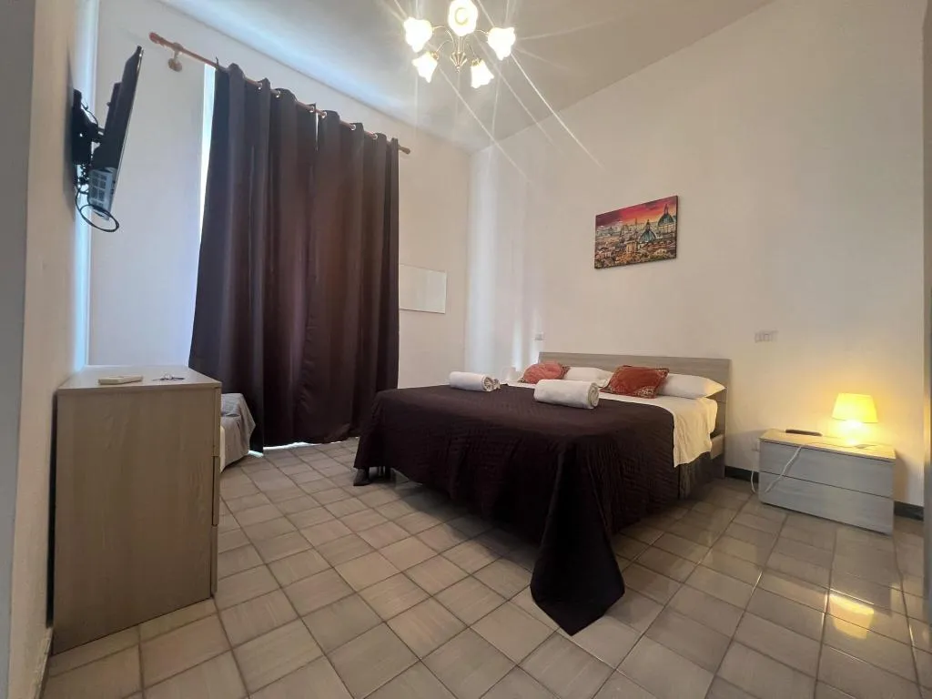 Room, Freedom Traveller, Naples