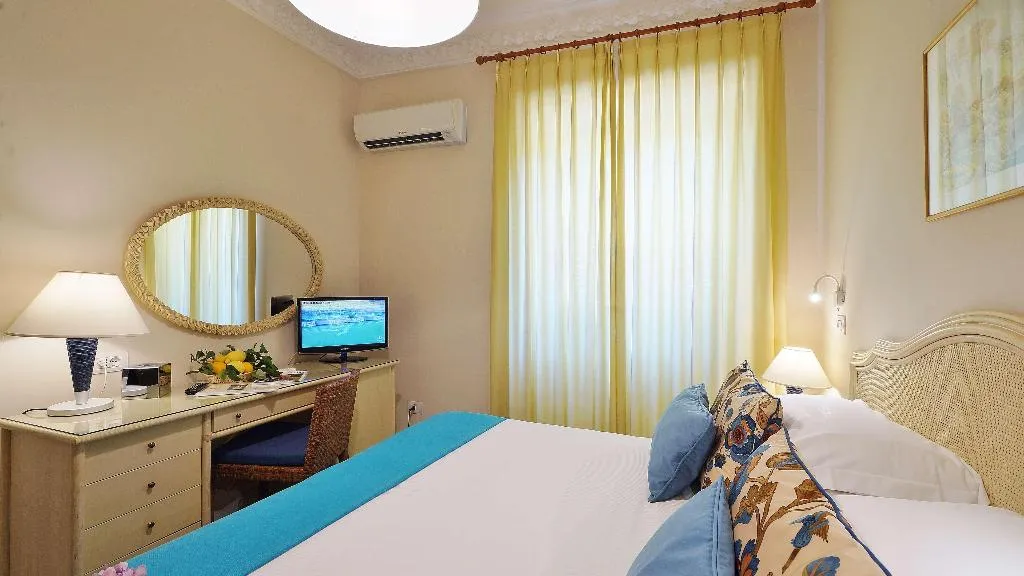 Room, Grand Hotel Aminta, Naples