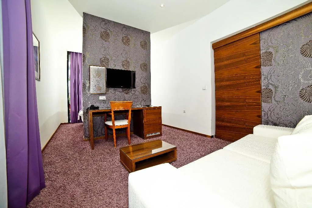 QUADRUPLE CLASSIC Room, Classic Hotel Gala Split, Split