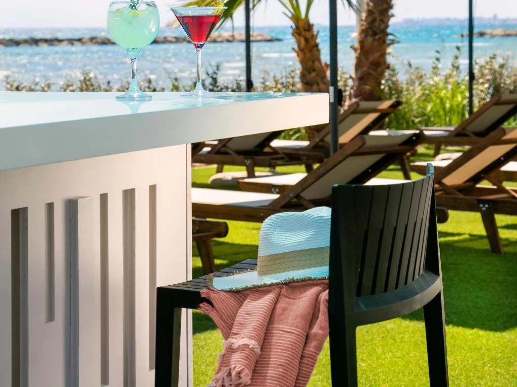 Bar, Mercure Larnaca Beach Resort, Cyprus