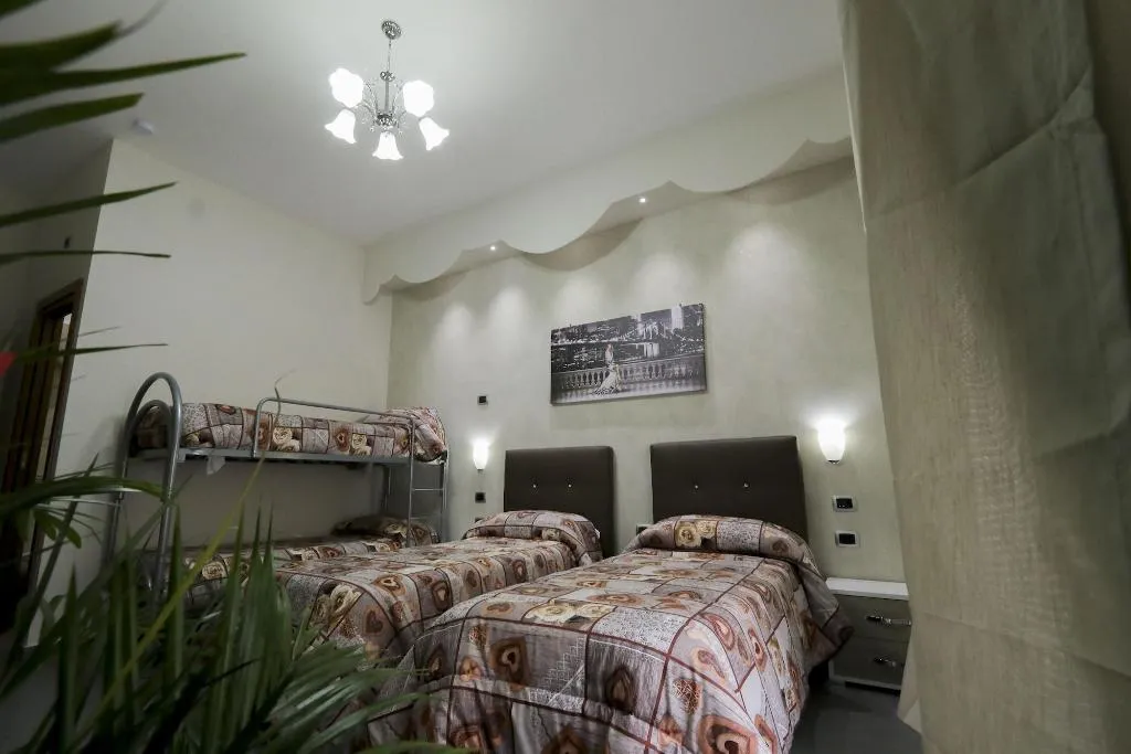 Room, Donn'Anna Bed & Breakfast, Naples